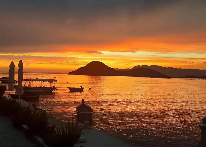 Tiho & Jelena - With Balcony And Sea View Fureal * 블라체