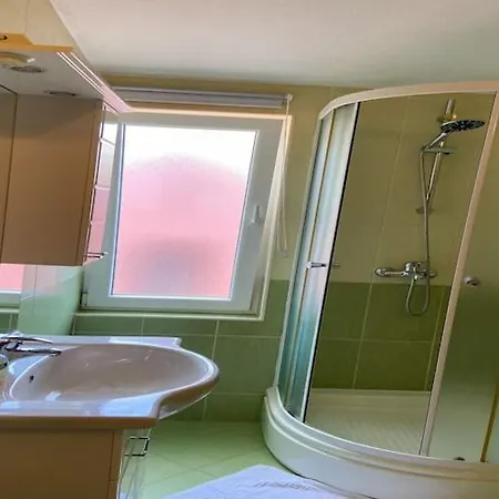 Tiho & Jelena - With Balcony And Sea View Fureal Lägenhet