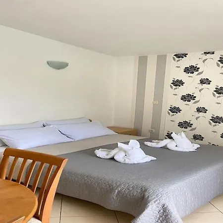 Tiho & Jelena - With Balcony And Sea View Fureal * Blace