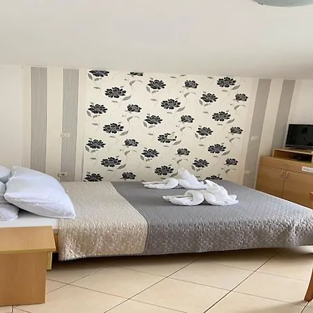 Lägenhet Tiho & Jelena - With Balcony And Sea View Fureal Blace