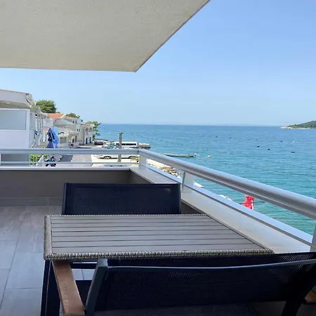 Tiho & Jelena - With Balcony And Sea View Fureal Lägenhet Blace